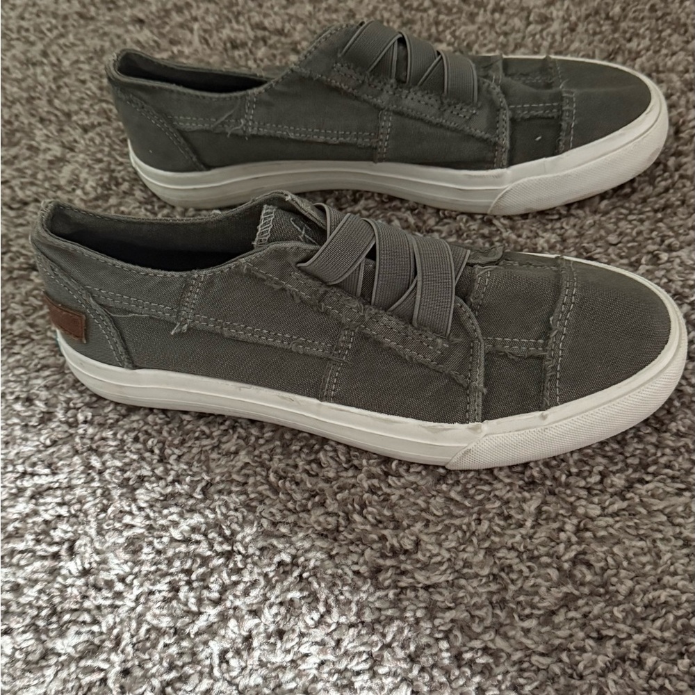 Stylish Gray Women’s Sneakers